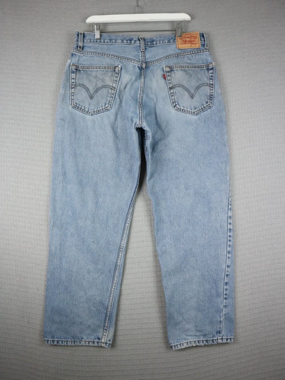 Levi's Relaxed Fit Light Wash Denim Jeans Vintage 35x27.5 - Picture 2 of 9